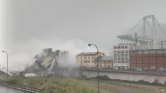 Zřícení mostu Morandi je katastrofa, shodují se hlasy z místa tragédie. V prvé řadě kvůli obětem, v druhé pak kvůli kolapsu zásadní dopravní tepny.