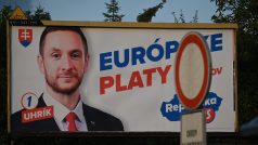 Billboard hnutíRepublika hlásající „Evropské platy pro Slováky“