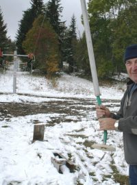 Předseda Ski klubu Šumava František Puffr při generálce vleku na sjezdovkách u Českých Žlebů