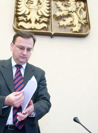 Premiér Petr Nečas před zasedáním členů vlády