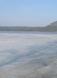 Zamrzlé Máchovo jezero
