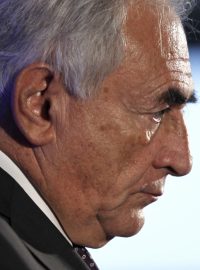 Kvůli sexuálnímu obvinění přijde Strauss-Kahn zřejmě o kandidaturu
