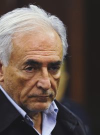 Výkonný ředitel MMF Dominique Strauss-Kahn čeká na soud.