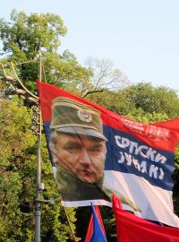 Ratko Mladič je pro mnohé Srby hrdina