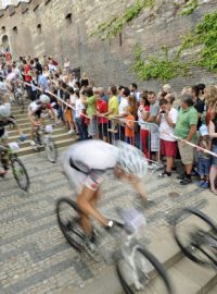 V atraktivním prostředí Malé Strany se 8. června jel už poosmnácté exhibiční závod na horských kolech Pražské schody
