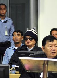 Jeden ze 4  obžalovaných Rudých Khmérů u soudu v Kambodži