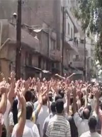 Protesty v Sýrii pokračují, tlak režimu nepolevuje