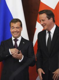 Ruský prezident Dmitrij Medveděv přivítal v Moskvě britského premiéra Davida Camerona