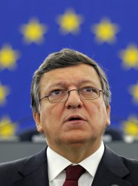 José Manuel Barroso při čtení zprávy o stavu EU