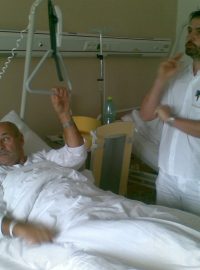 Lékař u pacienta na ortopedii v nemocnici v Pelhřimově