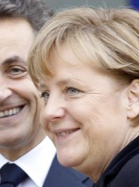 Francouzský prezident Nicolas Sarkozy a německá kancléřka Angela Merkelová těsně před svou schůzkou