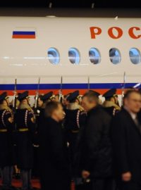 Ruský prezident Dmitrij Medveděv odlétá zpět do vlasti