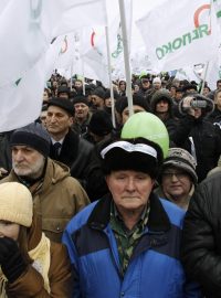 Příznivci ruské politické strany Jabloko protestovali 17. 12. 2011 v Moskvě proti výsledkům voleb