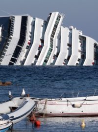 Loď Costa Concordia ztroskotala u ostrova Giglio