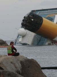 Pátrání  záchranářů po nezvěstných pasažérech lodi Concordia komplikuje počasí