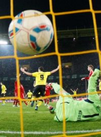 Borussia Dortmund&#039;s Robert Lewandowski (19) celebrates his goal against Bayern Munich goalie Manuel Neuer during their German first division Bundesliga soccer match