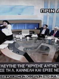 Ilias Kasidiaris napadl během televizní diskuze levicovou političku