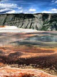 Dramatické scenérie Yellowstonského národního parku lákají každoročně tisíce turistů