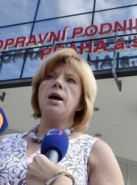 Magdalena Češková, která je pověřena dosavadním řízením DP, oznámila novinářům, že zaměstnanci s policií spolupracují