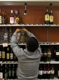 Obchody odstraňují alkohol z regálů