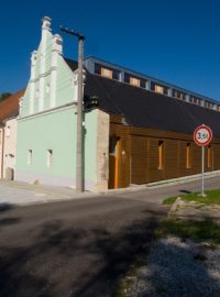 Vesnicí roku 2012 České republiky se stala obec Řepice na Strakonicku. Na snímku je tamní společenský dům