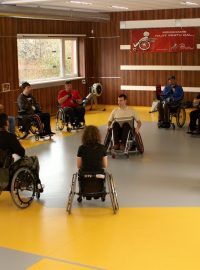 Lidé s postížením míchy v Centru Paraple rehabilitují, vzdělávají se a sportují