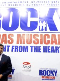 Sylvester Stallone před zahájením německé premiéry muzikálu Rocky v Hamburku