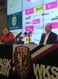 Trenér Stanislav Levý (vpravo) na pozápasové TK klubu WSK Slask