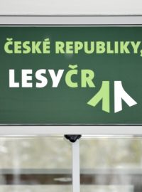 Na generálním ředitelství státního podniku Lesy České republiky v Hradci Králové zasahovala protikorupční policie