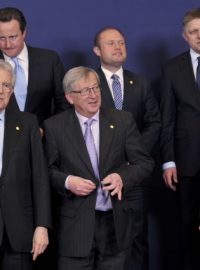 Lídři zemí EU se na summitu v Bruselu shodli na zpomalení úsporných opatření
