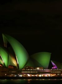 Budova opery v Sydney v průběhu Hodiny Země zezelenala na podporu energie z obnovitelných zdrojů