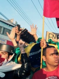 Demonstranti v Sao Paulu blokují dálnici