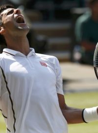 Novak Djokovič se raduje z postupu do finále Wimbledonu
