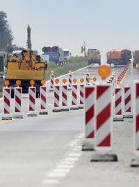 Stavbaři připravovali na znovuotevření dálniční úsek D1 mezi Loktem na Benešovsku a Hořicemi
