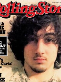 Titulní stránka vydání Rolling Stone s portrétem údajného atentátníka Carnajeva.