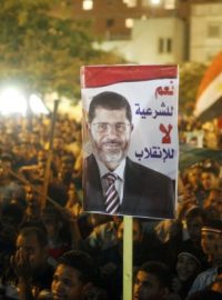 Členové Muslimského bratrstva a příznivci svrženého prezidenta Mursího protestovali v Káhiře