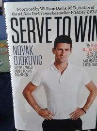 Novak Djoković propaguje svoji novou knihu