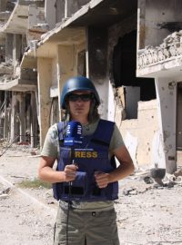 V občanskou válkou poničeném městě Al-Qusair natáčel zvláštní zpravodaj Českého rozhlasu v Sýrii Robert Mikoláš