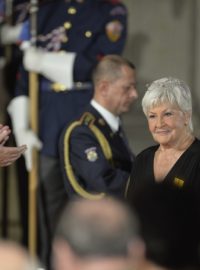 Prezident Miloš Zeman udělil Medaili Za zásluhy bývalé moderátorce Kamile Moučkové