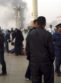 Situace na náměstí Nebeského klidu krátce po výbuchu