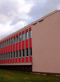 Rorýsí budky na budově Přírodovědedecké fakulty Univerzity Palackého v Olomouci