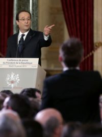 Francouzský prezident Hollande na tiskové konferenci v Elysejském paláci