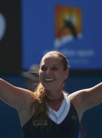 Dominika Cibulková se raduje z postupu do finále Australian Open.JPG