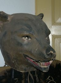 historická masopustní maska medvěda.jpg