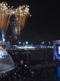 Ohňostrojem vyvrcholilo slavnostní otevření Olympijského parku Soči - Letná 2014 v Praze