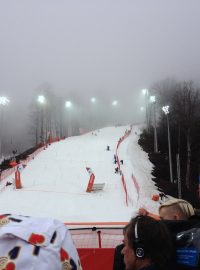 Paralympijský kombinační slalom pokryla mlha