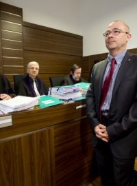 Bývalý ministr obrany Martin Barták stojí před soudem kvůli údajné korupci při nákupu vozů Tatra pro českou armádu