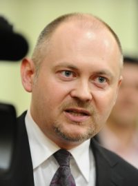 Jihomoravský hejtman a poslanec ČSSD Michal Hašek vystoupil 23. dubna na mimořádné tiskové konferenci v Brně a oznámil, že se vzdává poslaneckého mandátu.