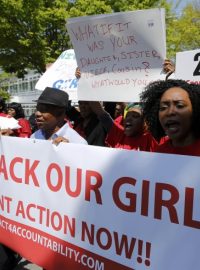 Pochod na podporu dívek unesených členy Boko Haram u nigerijského velvyslanectví ve Washingtonu