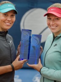 Lucie Hradecká (vlevo) a Michaella Krajiceková vyhrály čtyřhru na Sparta Prague Open